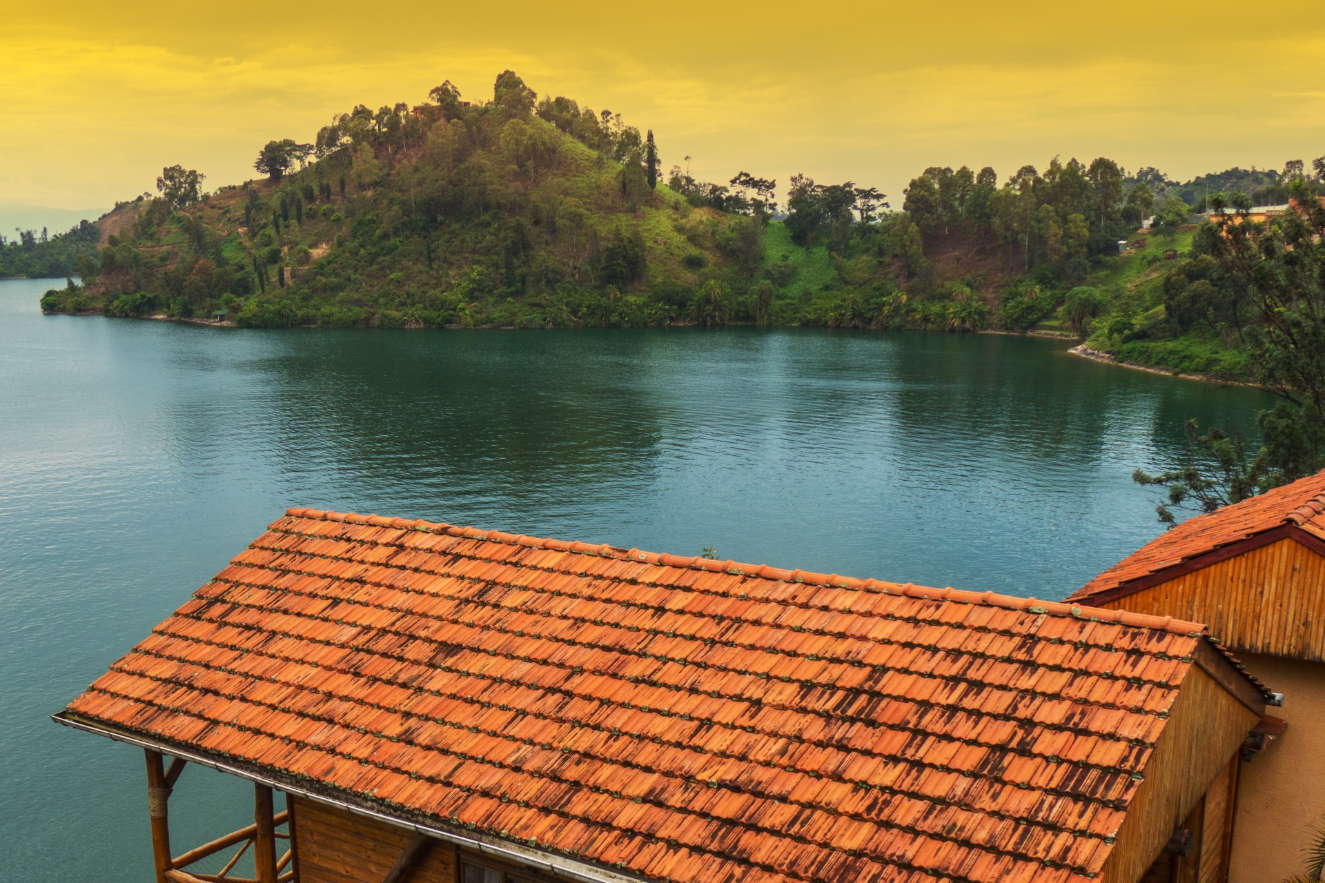 A picture of lake kivu, Rwanda
