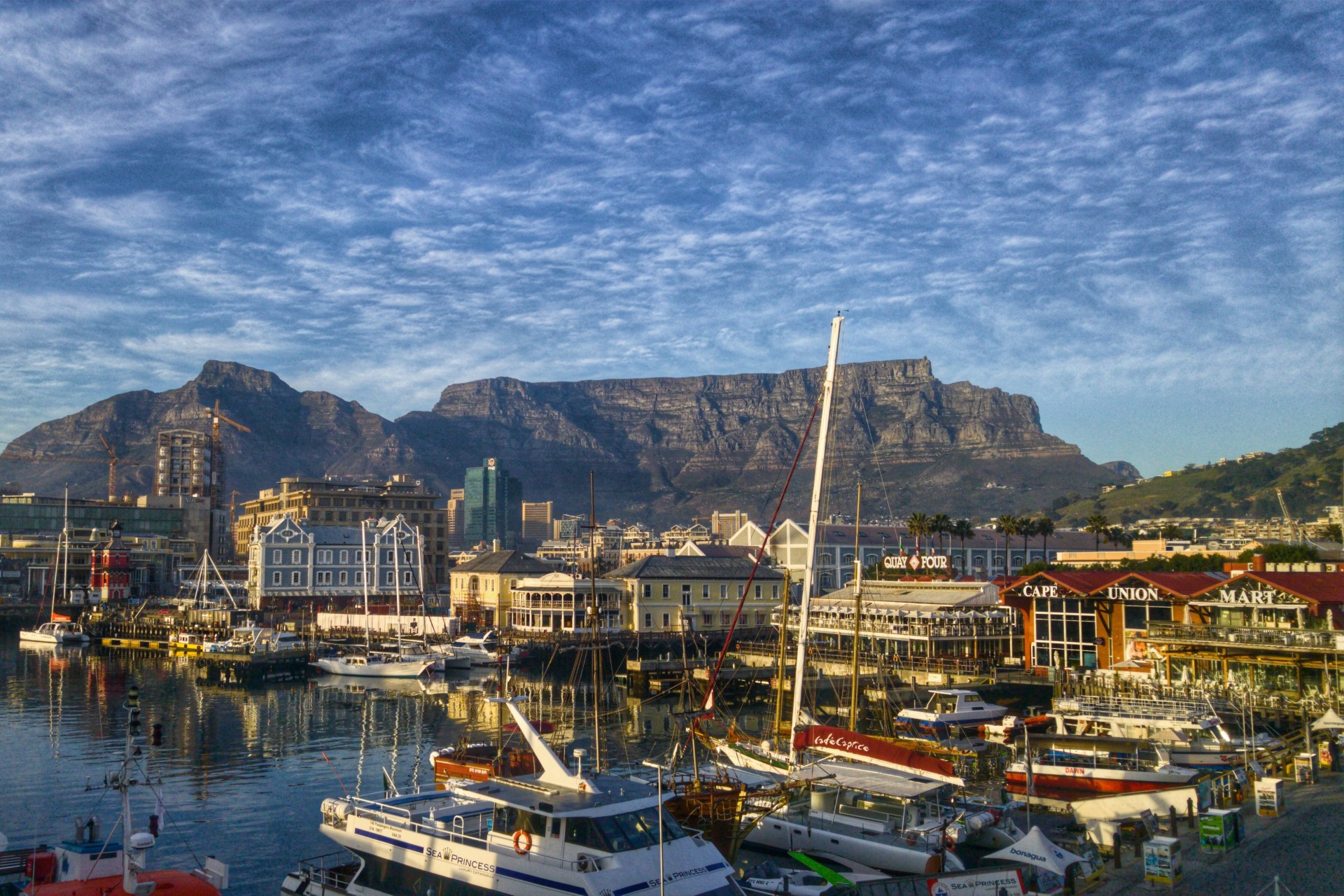 A scenic view of table mountain in Cape town, South Africa