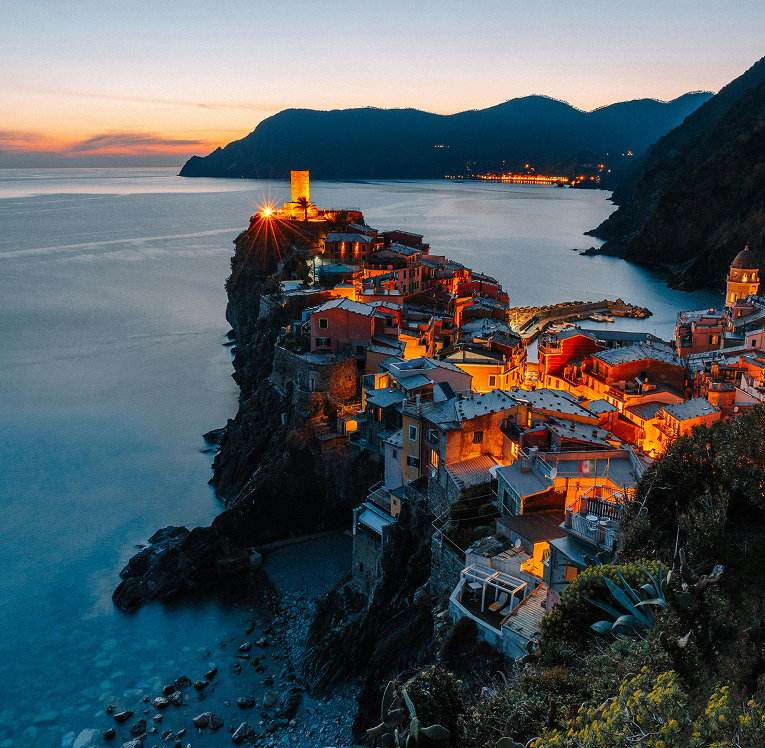 houses_on_a_cliff