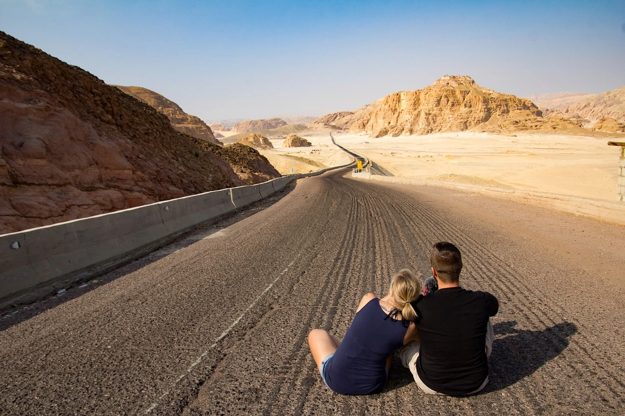 couple_sitting_on_road