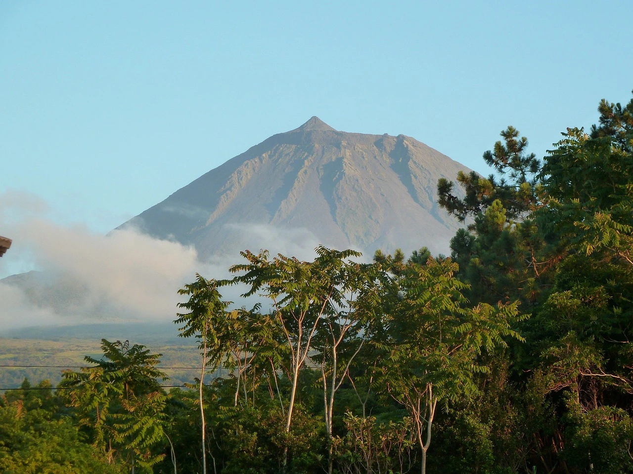 La SoufriAA re Volcano for a destination guide