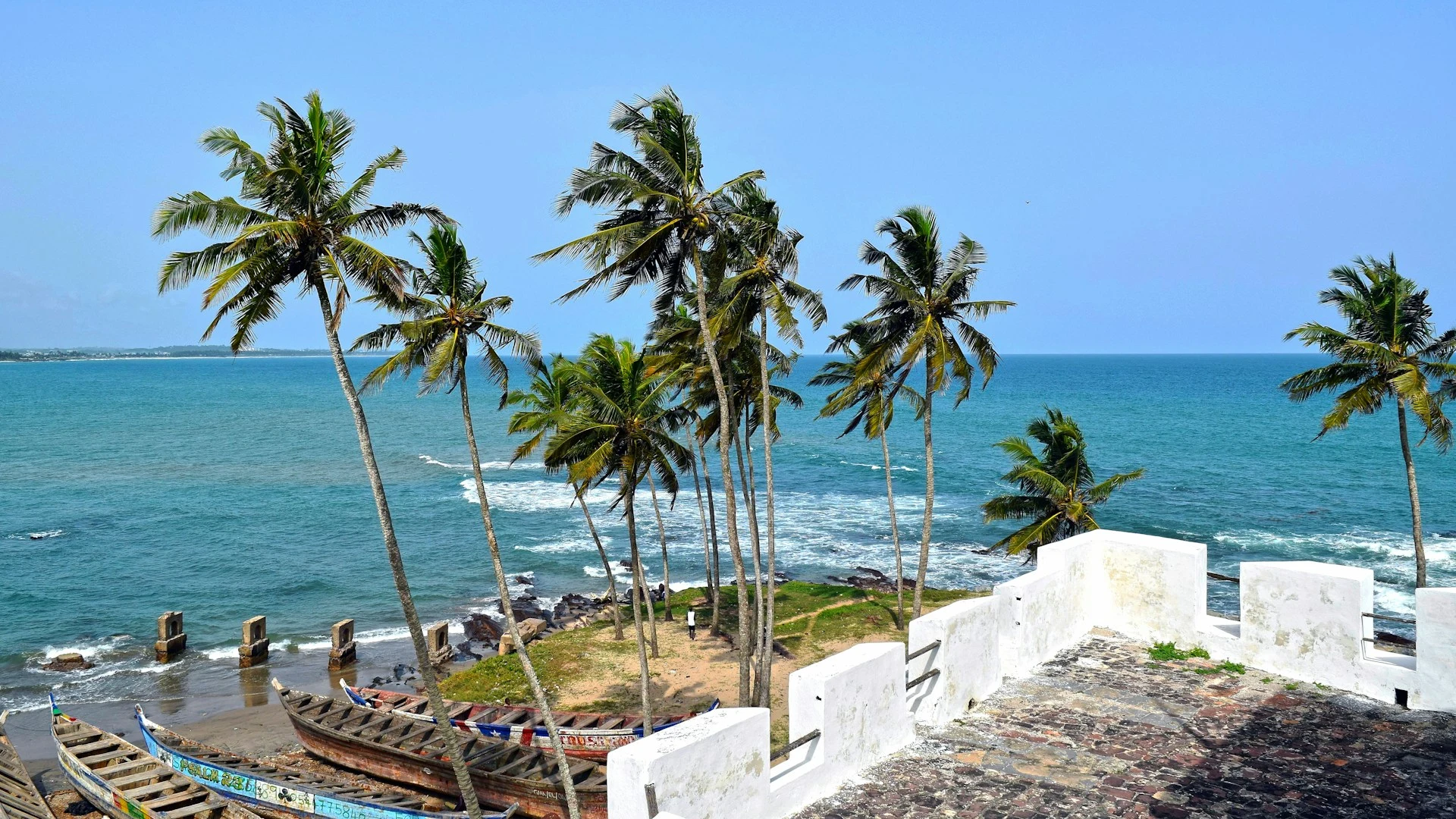 A scenic view of Elmina Castle in Ghana for a destination guide