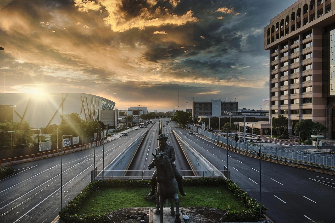 Statue of a man on horseback in Santo Domingo during a cultural journey