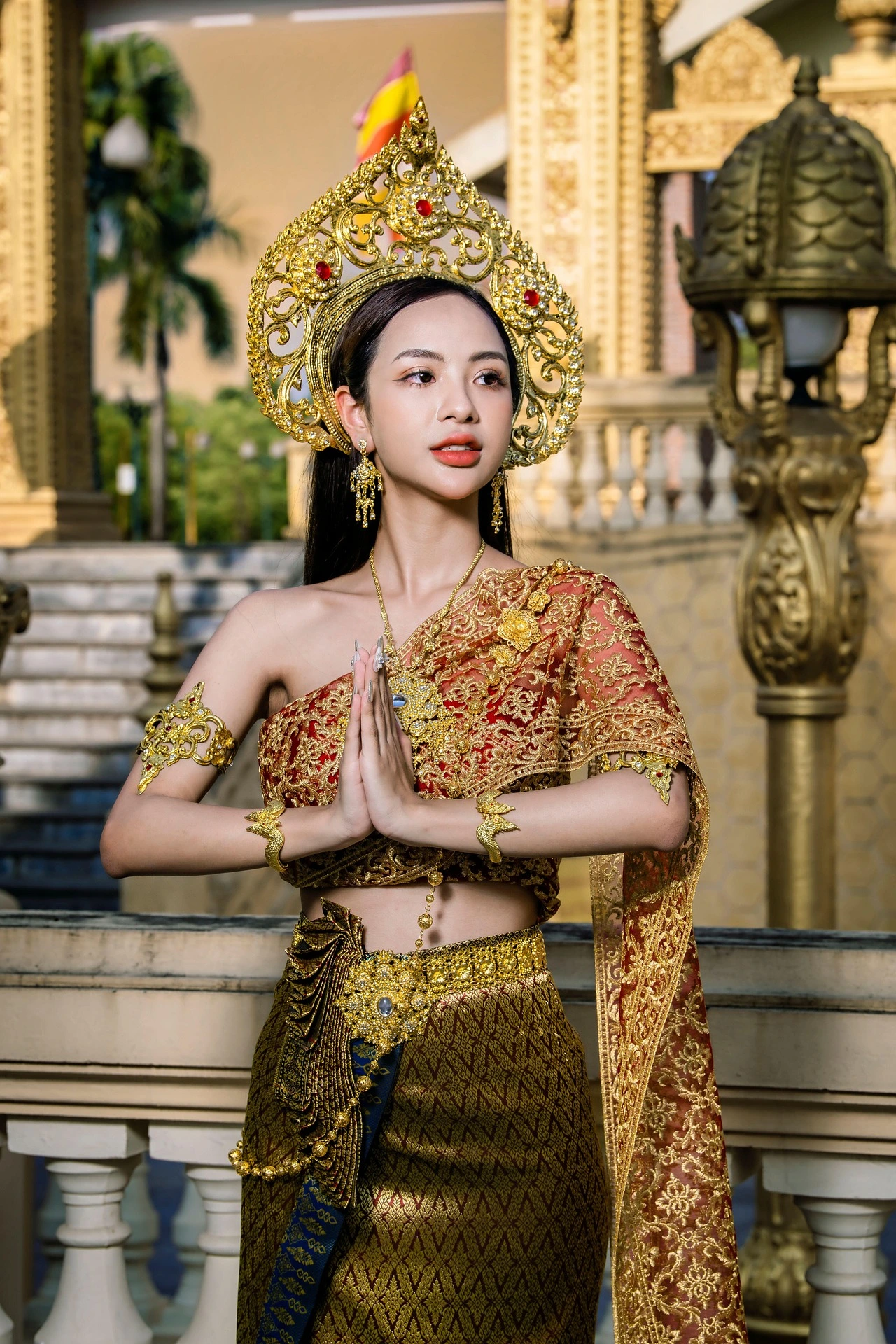 A young woman in traditional Thai dress