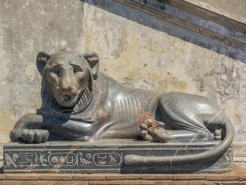 Ancient Egyptian sculpture featured