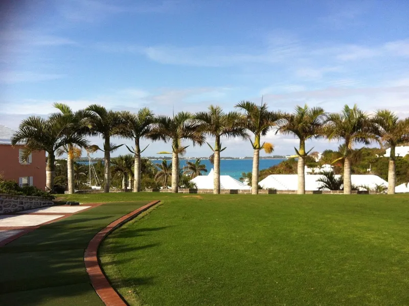 Horseshoe Bay Beach in Bermuda for a destination guide