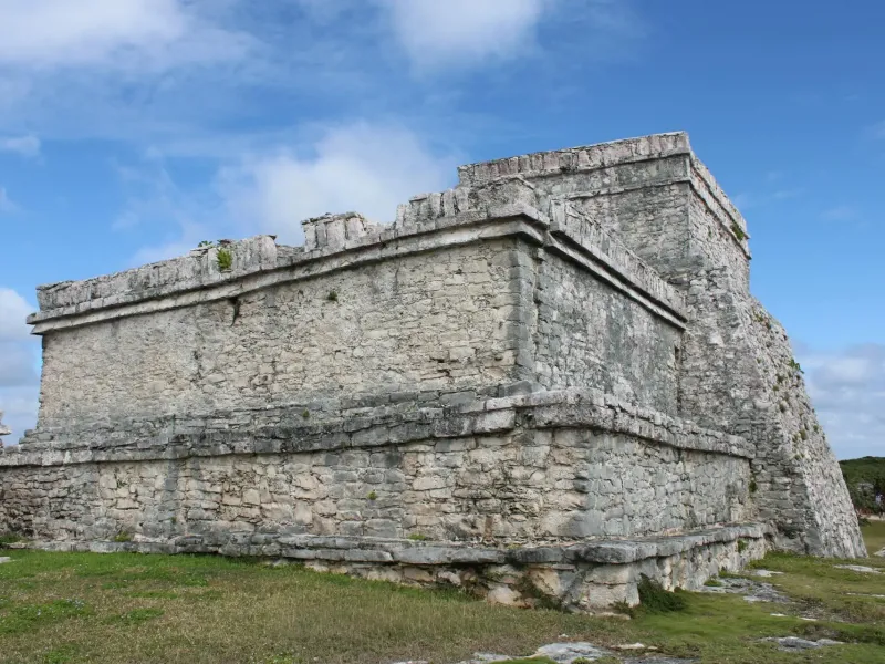 Mayan ruins of Tulum for a destination guide