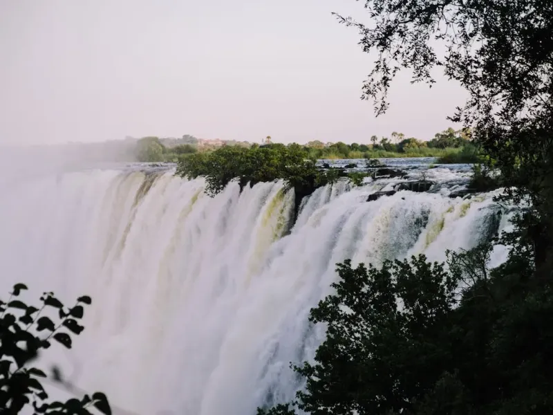 Victoria Falls (Mosi-oa-Tunya) for a destination guide