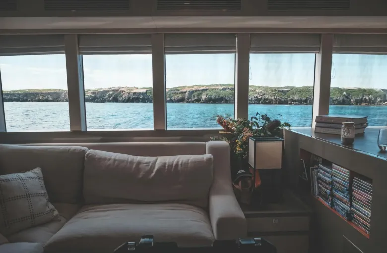Cruise Couch for a destination guide
