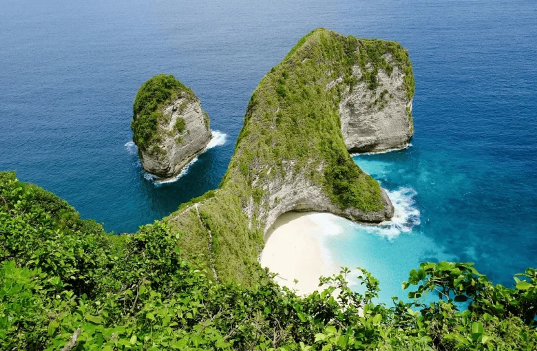 Sea for a destination guide