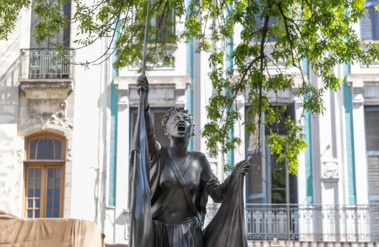 The sculpture that won the national competition to honor Maria Remedios del Valle, shown on its plinth.