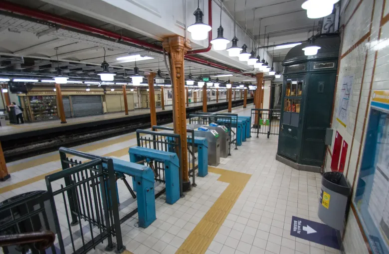 The platform and tiled walls of Peru station on the Buenos Aires Subte.